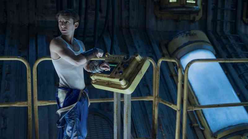 Обзор и краткое содержание 1 серии 2 сезона сериала &laquo;Фоллаут&raquo;.
